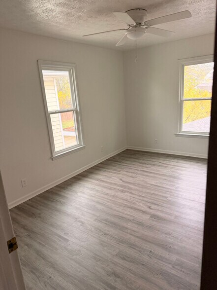 Building Photo - 524 Blaine Ave