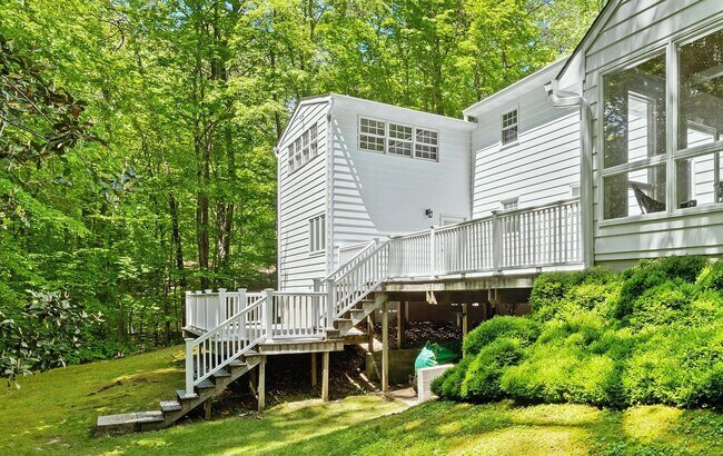 Building Photo - 7140 Persimmon Ln