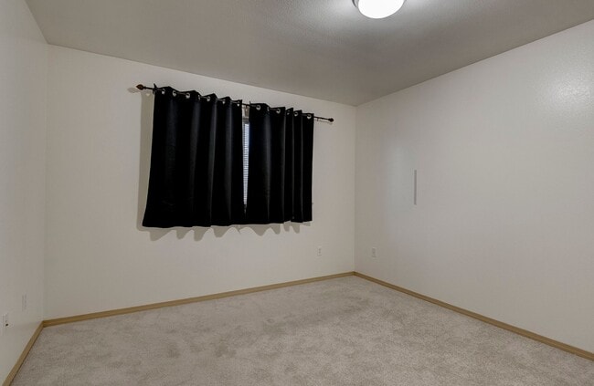 Building Photo - 3 Bed 2 Bath Second floor Condo - HALF OFF FIRST FULL MONTHS RENT!