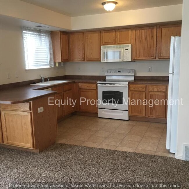 Building Photo - 3 Bedroom home in Midvale