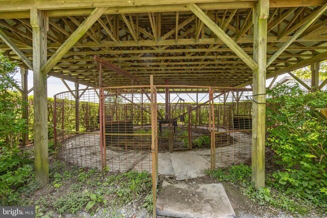 Building Photo - 1540 W Doe Run Rd