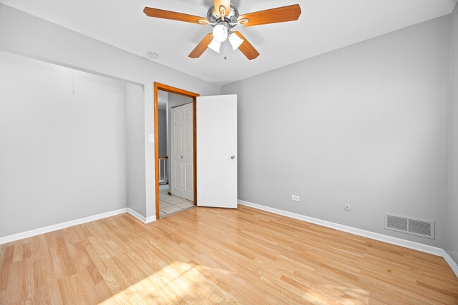 Building Photo - 1370 N Glen Cir