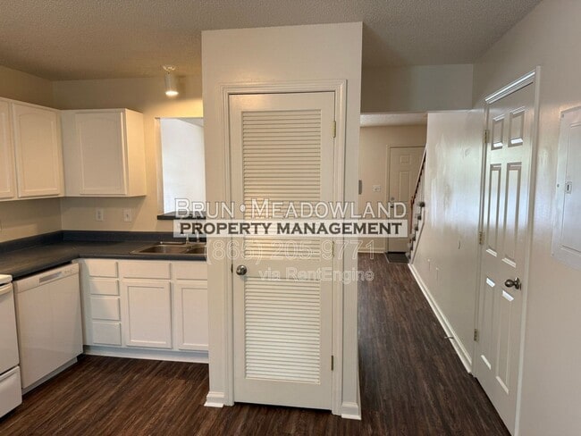 Building Photo - 5622 Boxwood Garden Way