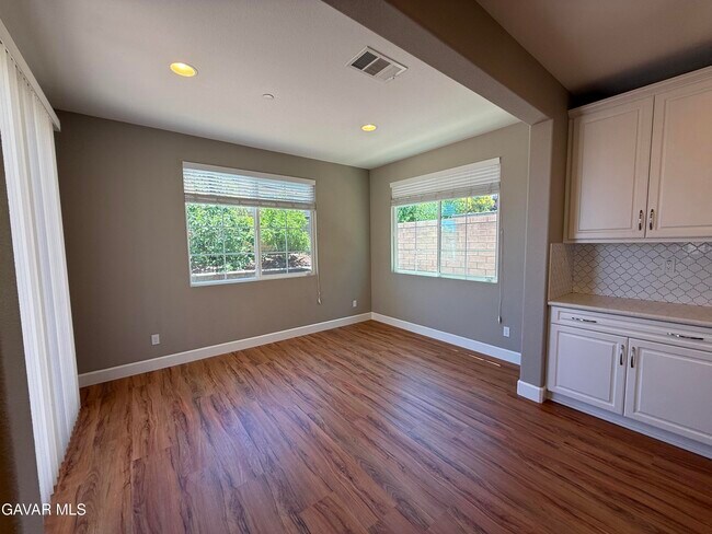 Building Photo - 37434 Butternut Ln