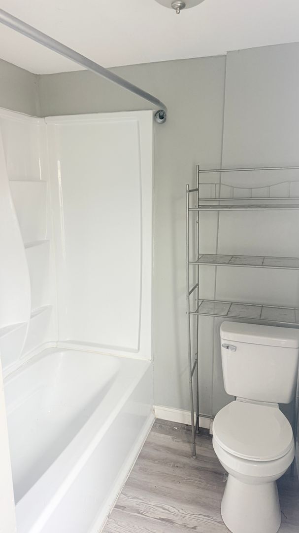 Building Photo - Large 3 bedroom Single Family Home READY NOW