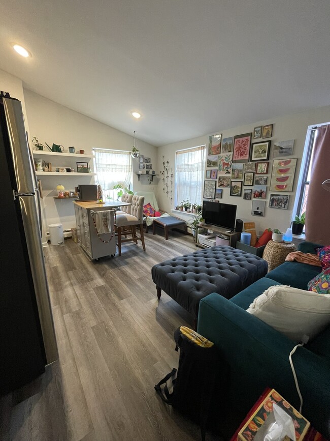 Building Photo - 1917 Spring Garden St