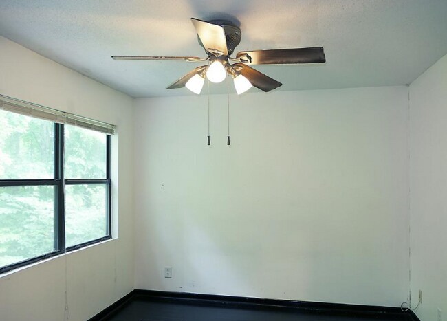 Building Photo - 140 Beechwood Dr