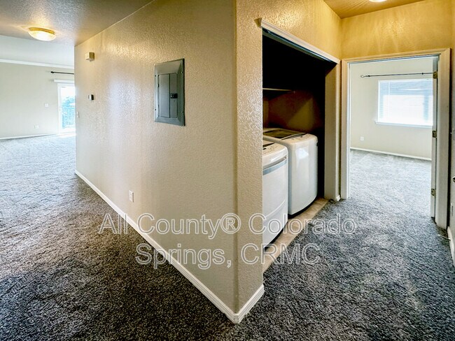 Building Photo - 3081 Mandalay Grove