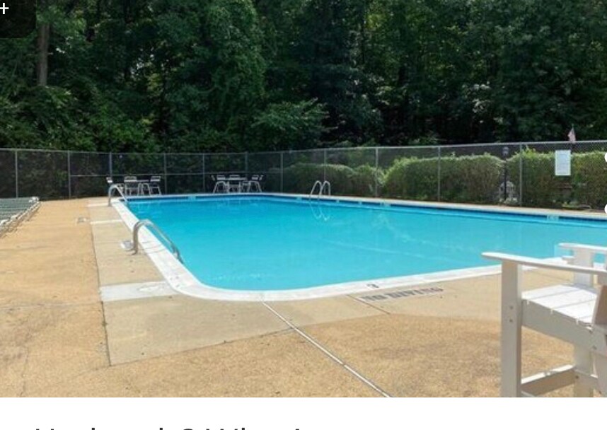 Building Photo - 3790 Lyndhurst Dr