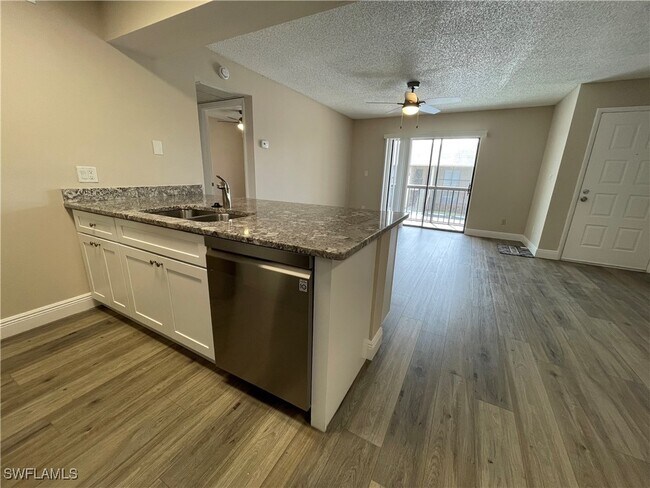 Building Photo - 5317 Summerlin Rd