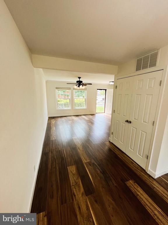 Building Photo - 402 E Furman Dr