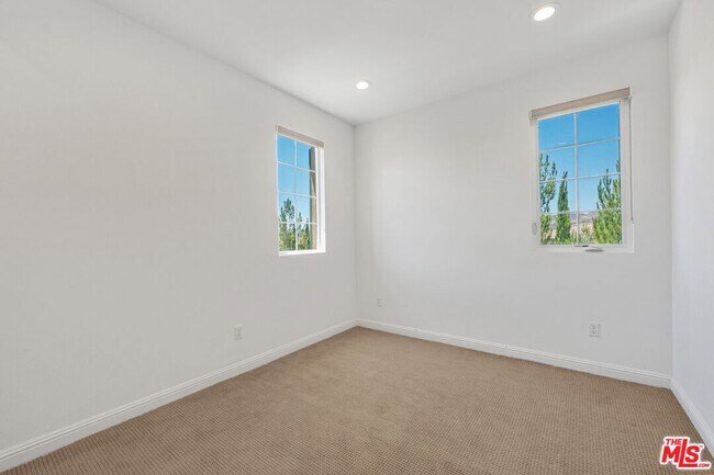 Building Photo - 20705 Butternut Cir