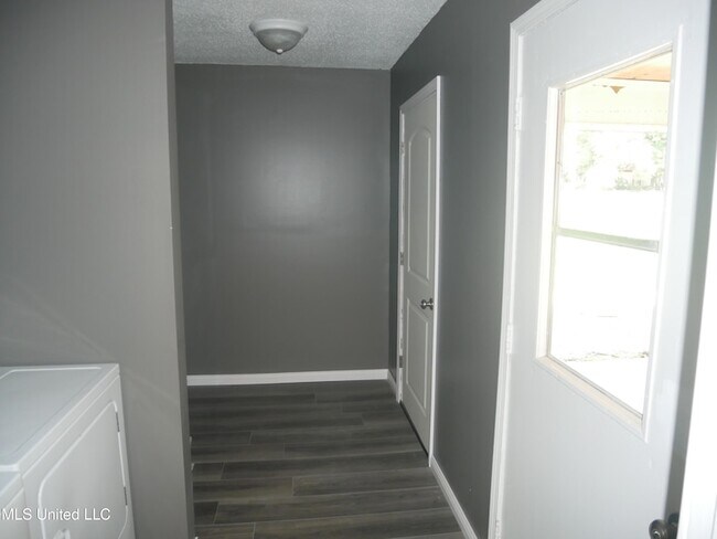 Building Photo - 5149 Gray Dr