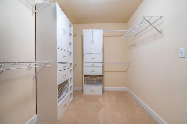 Building Photo - 5Br/3.25Ba Sammamish Home