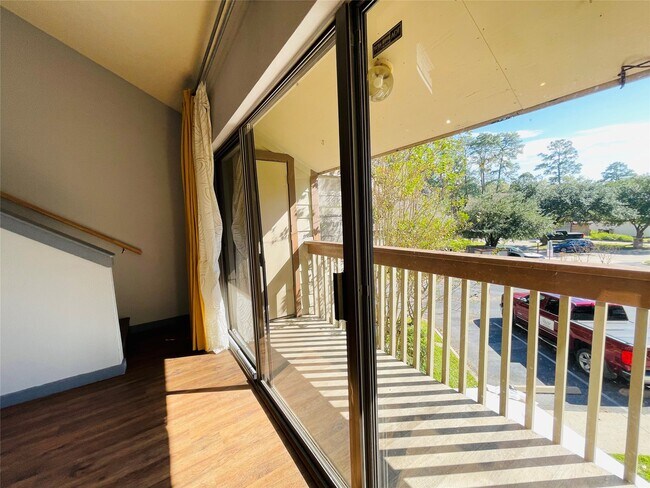 Building Photo - 12900 Walden Rd