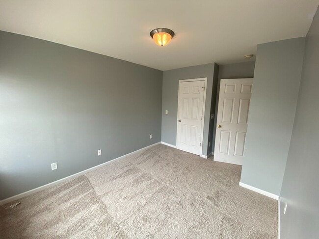Building Photo - Beautiful Townhome located in the Cedar Mill Complex!