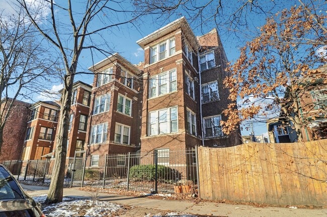 Building Photo - 7622 N Greenview Ave