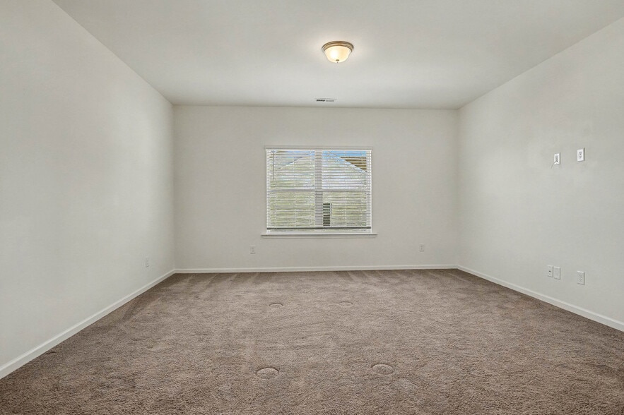 Building Photo - 103 W Tecoma Ln