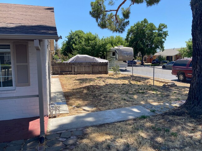 Building Photo - 2 Bedroom, 1 Bath Duplex for Rent In Ceres