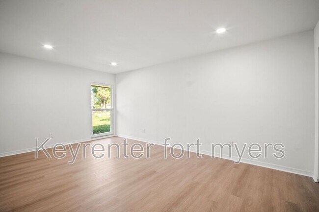 Building Photo - 4293 Island Cir