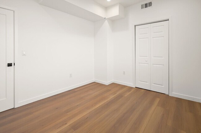 Building Photo - 1731 S New Hampshire Ave