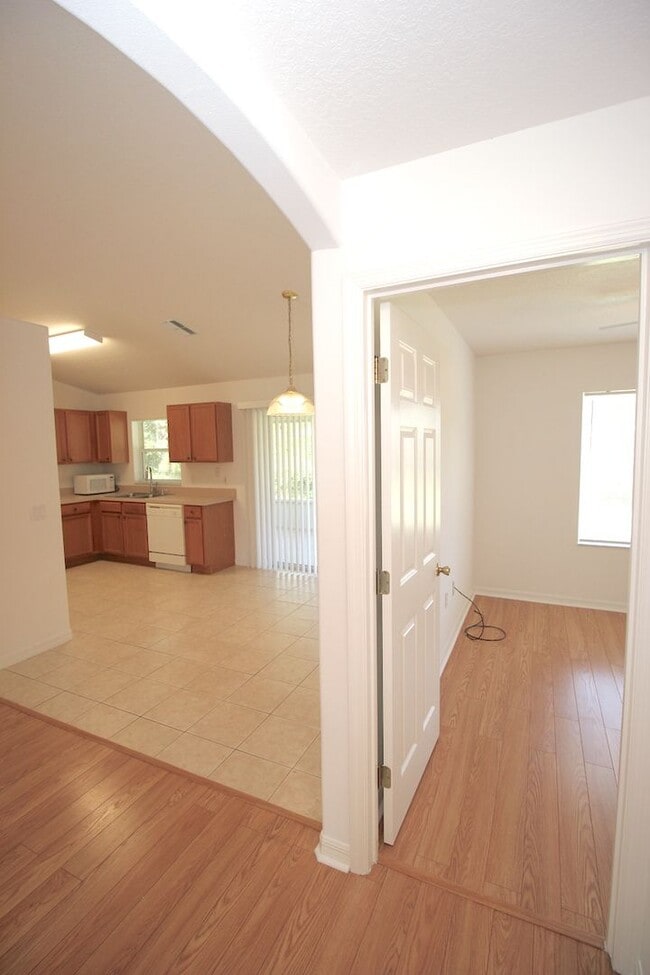 Building Photo - Roomy 3 Bed 2 Bath Screened Lanai Home for Rent in Pine Lakes