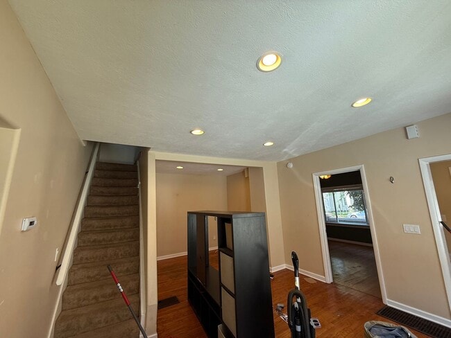 Building Photo - Charming 3 Bedroom, 1 Bath Home in the Swa...