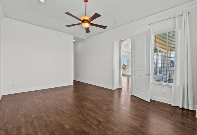 Building Photo - 2727 E Bayshore Dr