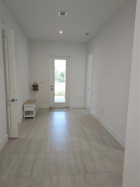 Building Photo - 10396 SW 57th Ct