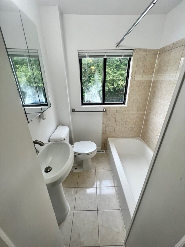 Building Photo - 29 Carver St