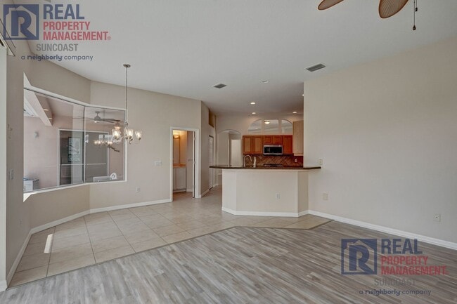 Building Photo - 652 Planters Manor Way