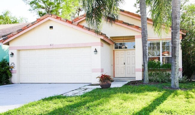 Building Photo - 661 Lake Wellington Dr