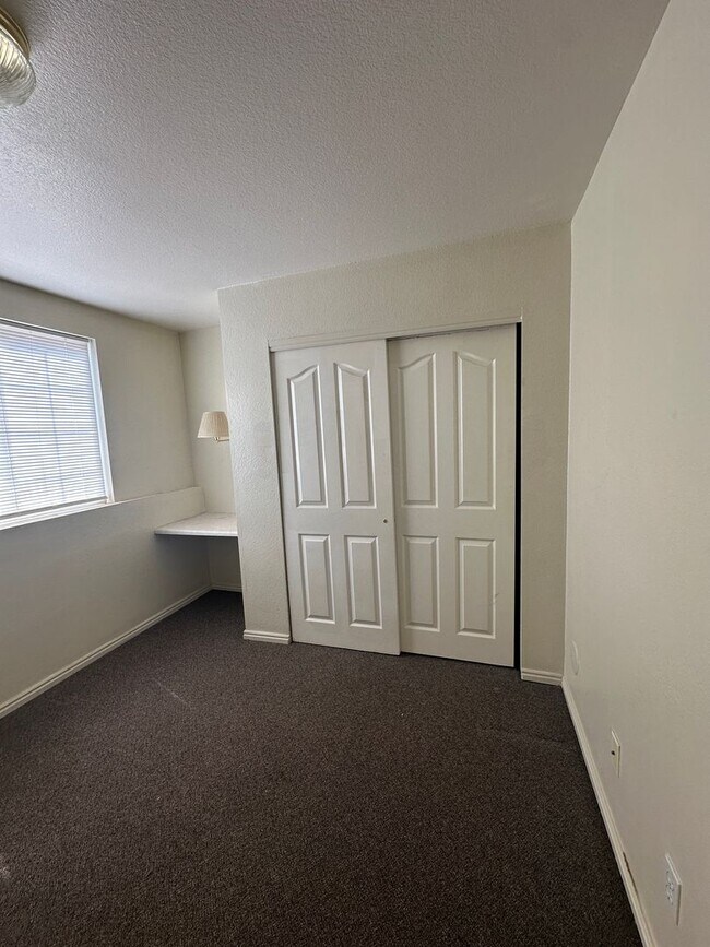 Building Photo - 4-bedroom, 2-bath apartment in Cedar City fourplex