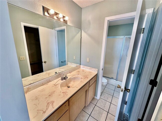 Building Photo - 639 E Hwy 264