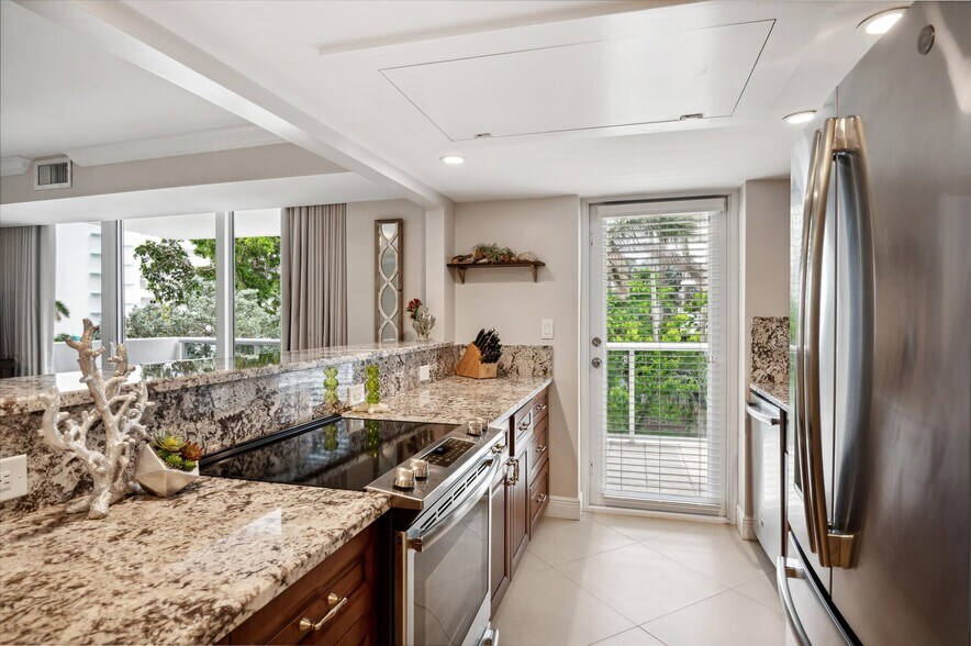 Kitchen - 2841 N Ocean Blvd