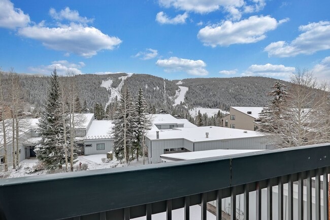 Building Photo - Summer Rental- Liftside Condos #205