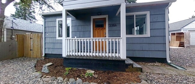 Building Photo - Charming 1+bd, 1ba Bungalow w/ Renovated A...