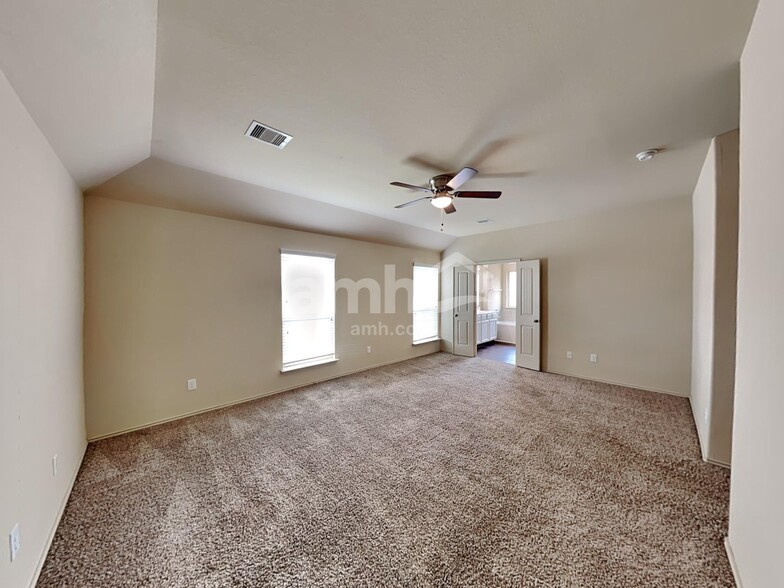 Building Photo - 33217 Wedgewood Dr