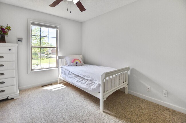 Building Photo - Pet Friendly Three Bedroom with Bonus!
