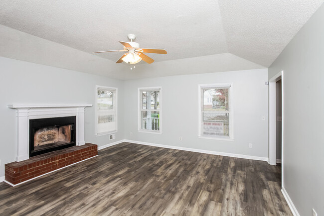 Building Photo - 220 Colchester Dr