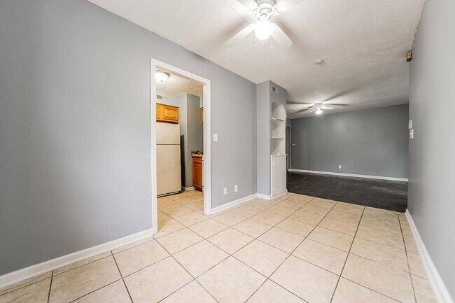 Building Photo - 2533 Greenvale Rd
