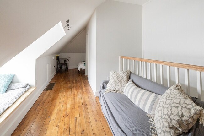 Building Photo - 10628 Lee Ave