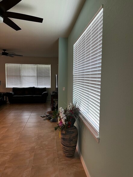 Living room - 1418 Evergreen Ter