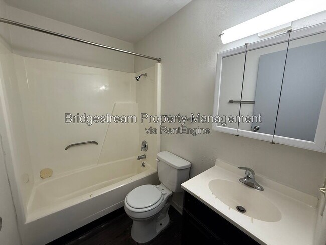Building Photo - 1299 Sanlor Ave