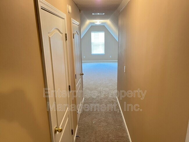 Building Photo - 9221 Lazzini Cove