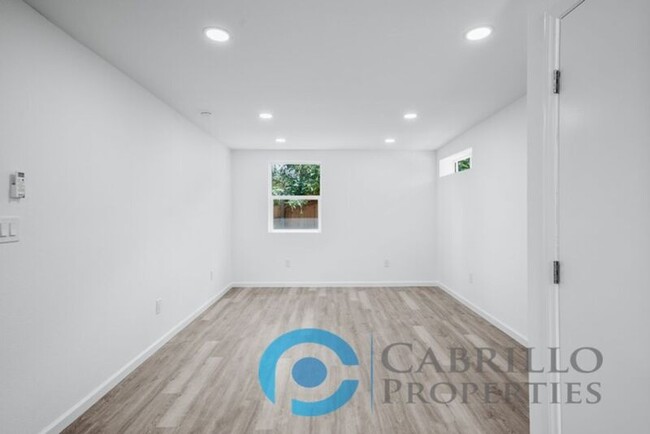 Building Photo - 2527 Tuberose St