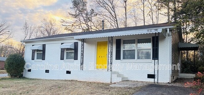 Building Photo - 601 Dundeen Dr