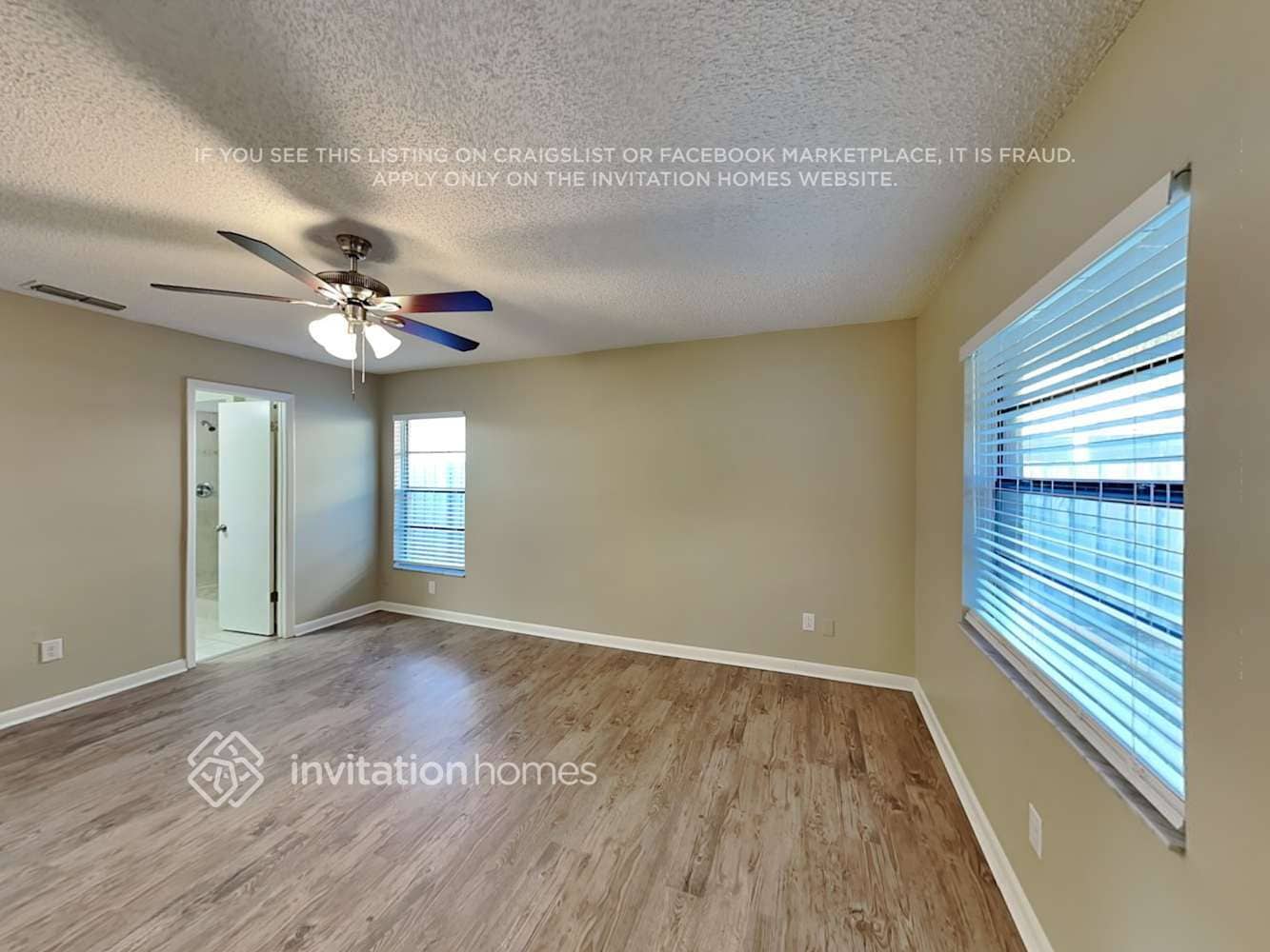 Building Photo - 11301 Hollyglen Dr