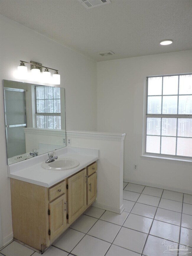 Building Photo - 6340 Summer Lakes Ln
