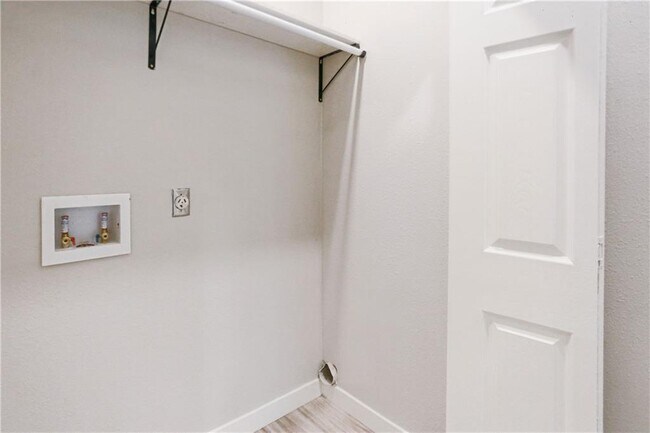 Building Photo - 9504 Menchaca Rd